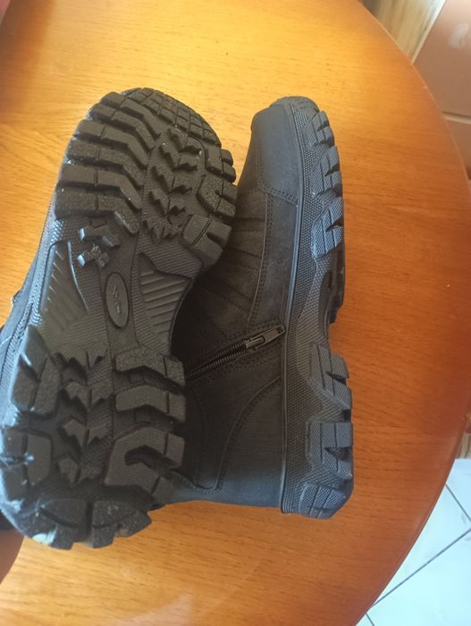 Ghete de iarnă, mărimea 41. Noi, cu etichetă.