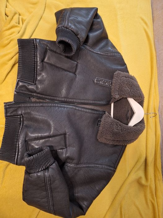 Geaca scurta C&A imitatie piele, imblanita.