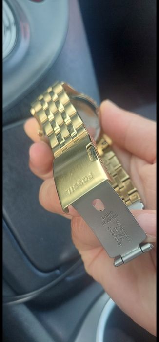 Vând ceas fossil auriu nou