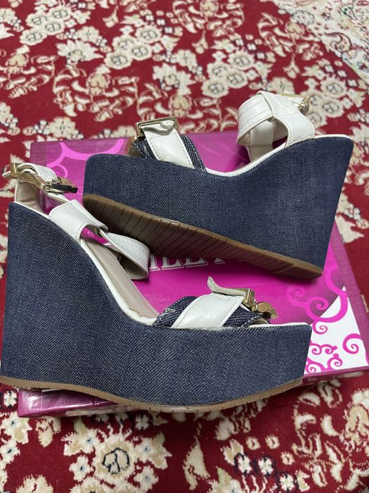 Босоножки на платформе