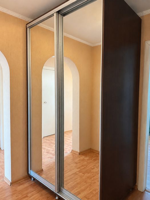 Шкаф купе в хорошем состоянии