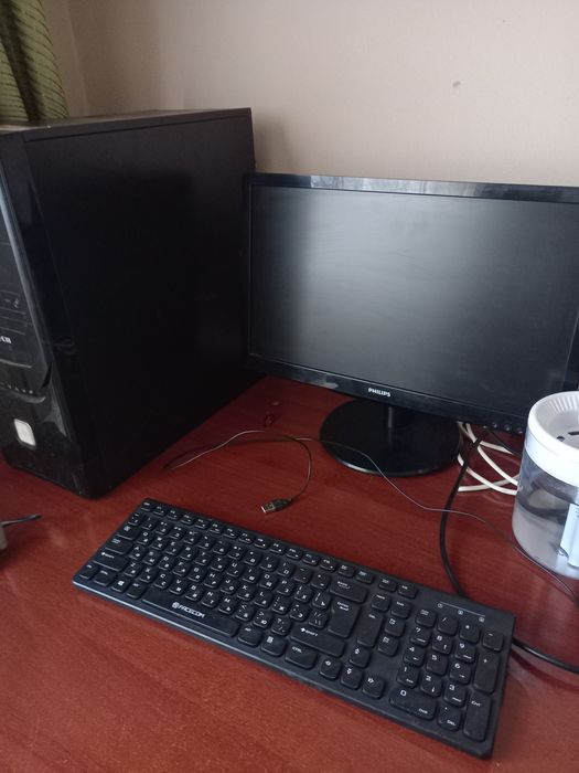 Kompyuter sotiladi. Monitor klaviatura processor sichqoncha hammasi .