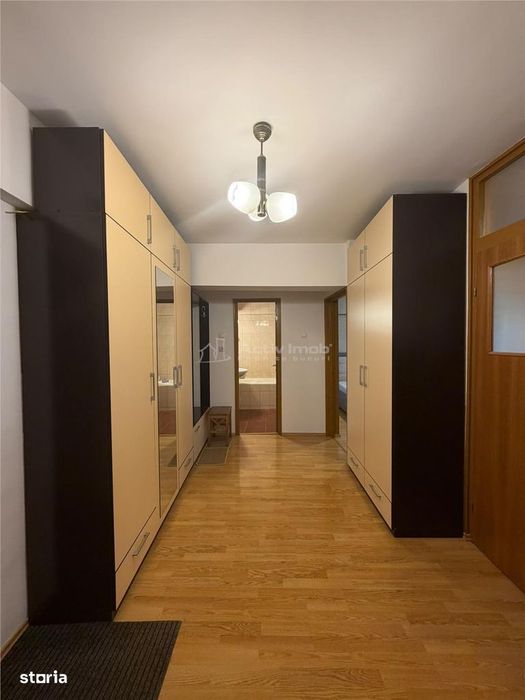2 Camere, Brancoveanu, vis a vis de statia de metrou, Parcare