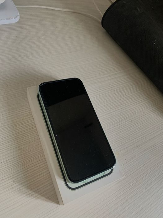 В продаже айфон 15 256 память
