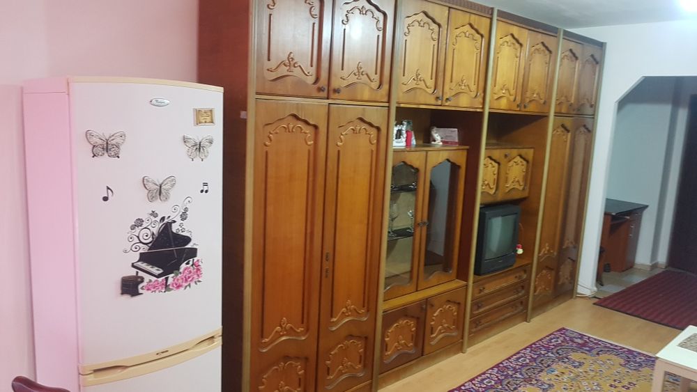 Inchiriez garsoniera etaj 1 zona macilor