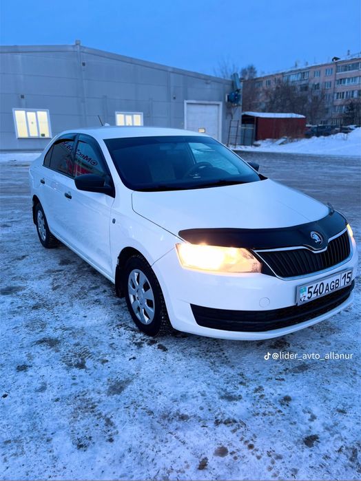 Skoda rapid 2015 года