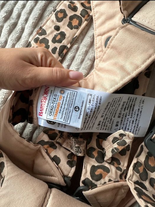 Marsupiu Anatomic BabyBjorn mini -Editie limitata Leopard