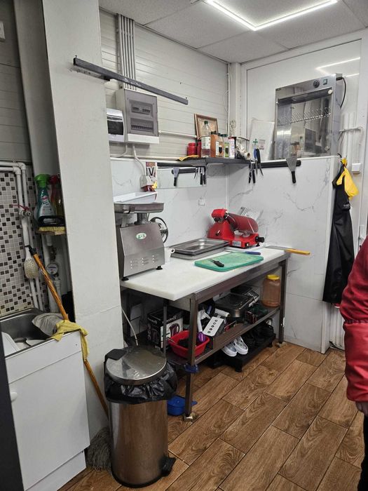 Vand afacere (macelarie) la cheie