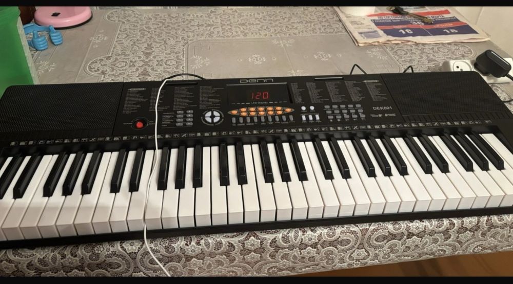 Продам синтезатор