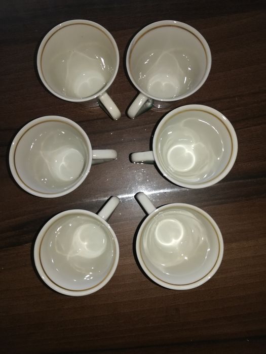 Порцеланови и стъклени чаши