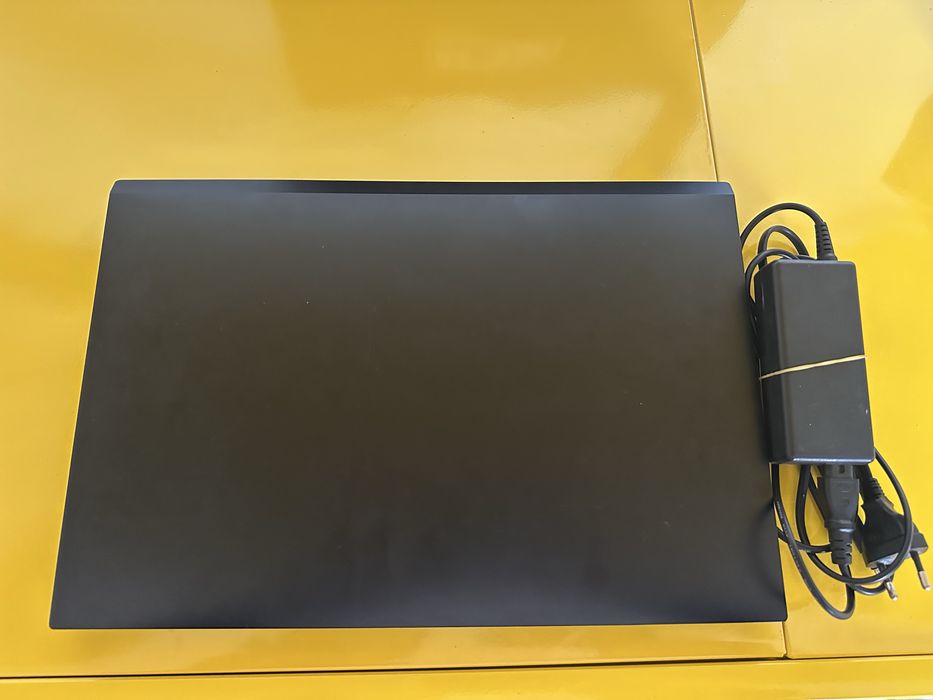 Laptop i7 Gen 8 / 16GB RAM / Windows 10 Pro – Stare excelentă / Ideal Office & Școalăi