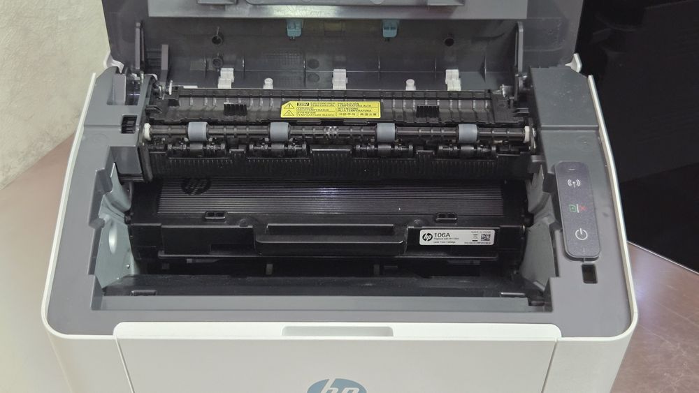 Продаю черно-белый лазерный принтер HP Laser 107r