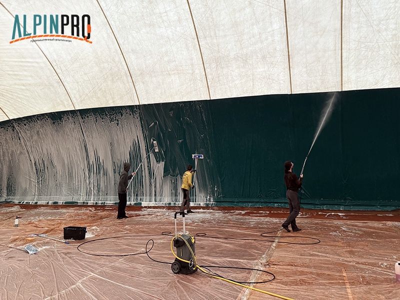 Мойка окон и витражей AlpinPro | Премиум-качество на любой высоте