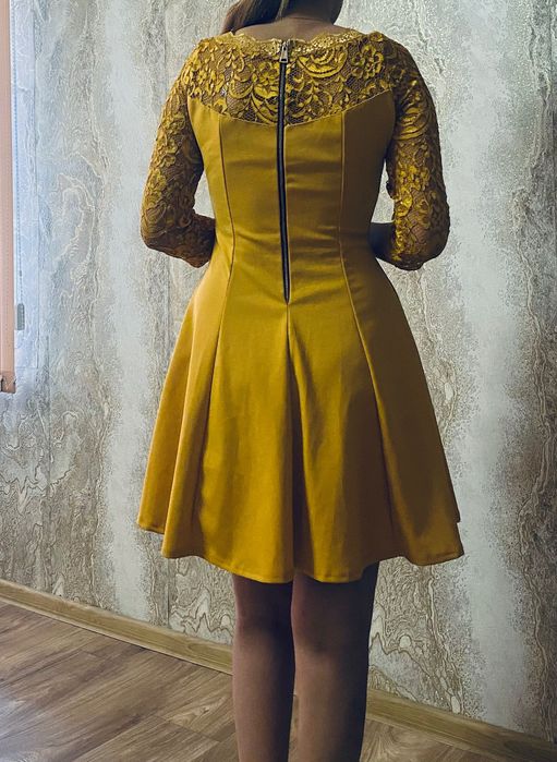 Продава се спортов елегантна рокля