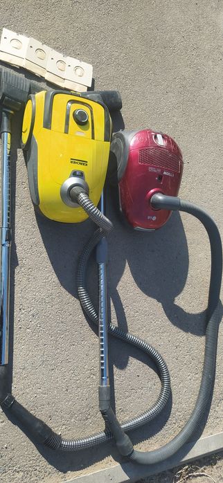 Пылесосы две штуки.