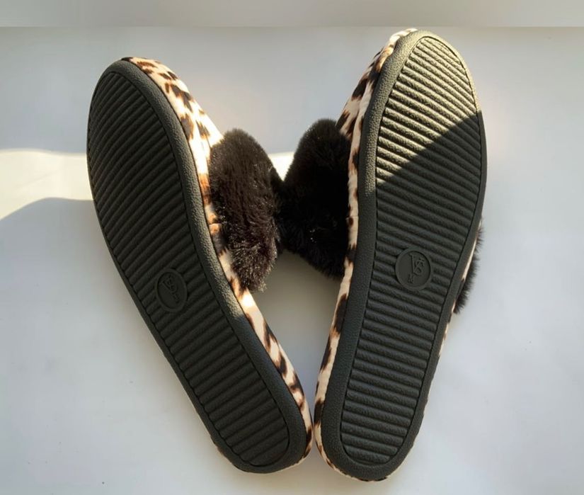 Victoria's Secret
Leopard Slippers Flats
Size: US 7 Regular (M, B)