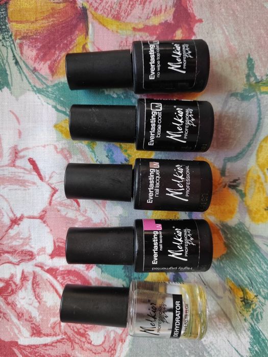 Lampa și oje semipermanente melkior