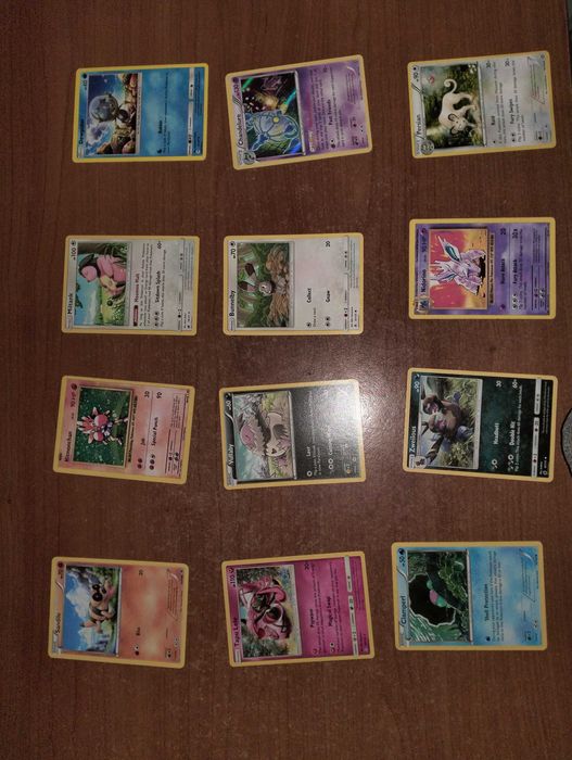 Vand 72 de carti Pokemon, pret negociabil