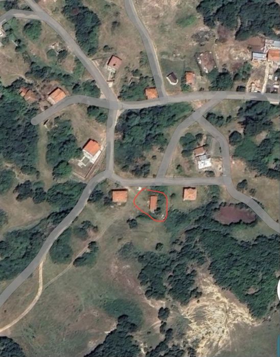 Продава се имот с къща в старото село Баничан, община Гоце Делчев