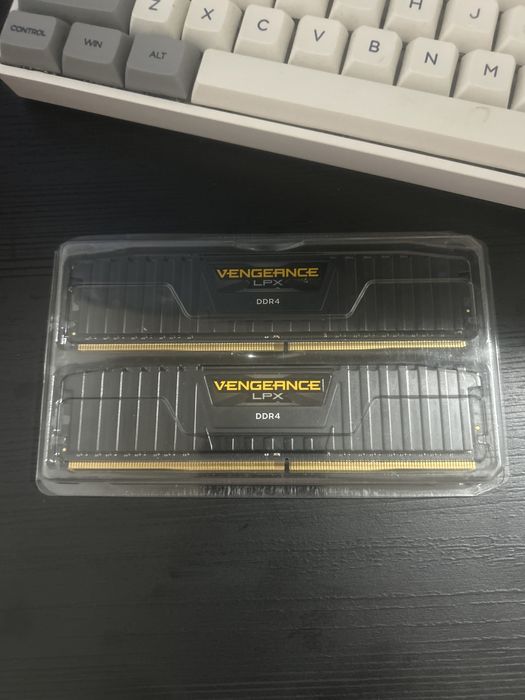corsair vengeance lpx 3200 second hand si noi de vanzare