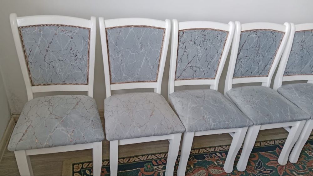 Стулья в комплекте