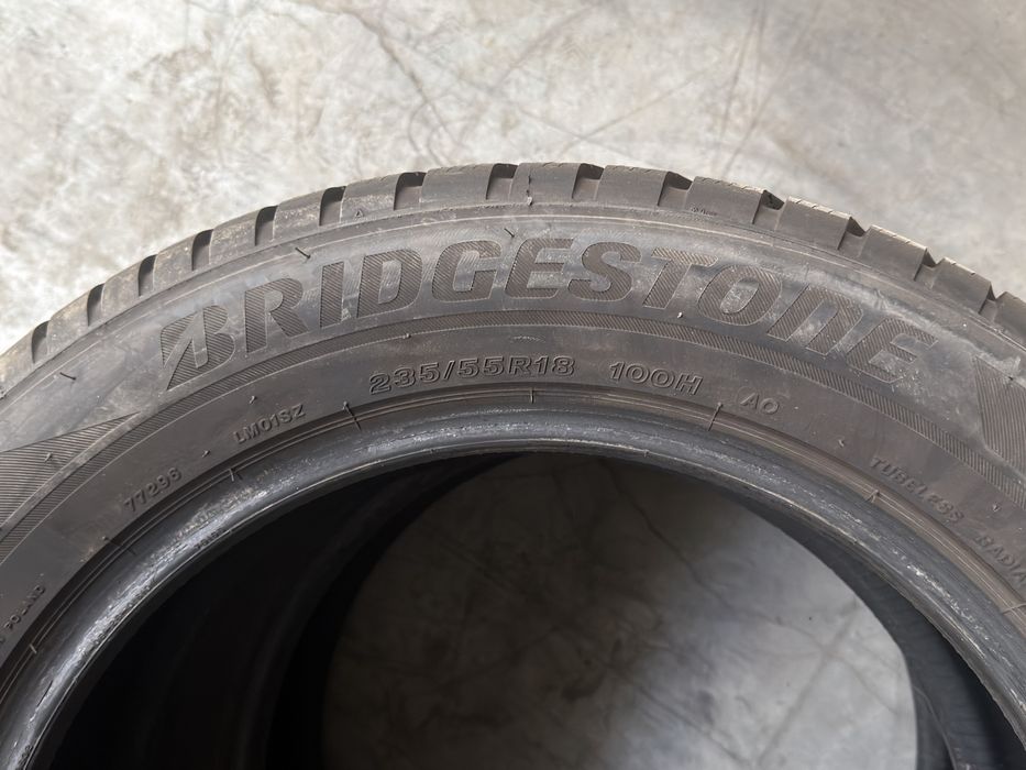 Vand 4 anvelope 235/55/18 bridgestone de iarnă ca noi