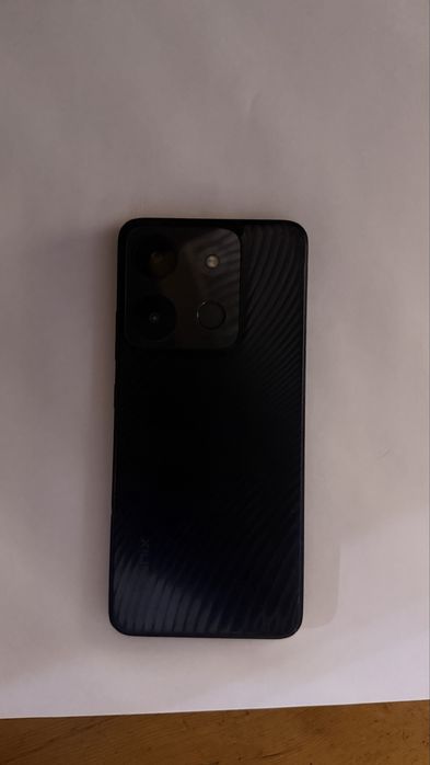 Infinix SMART 7 ekrani ozgina singan zaradnik va karobkasi yo’q.