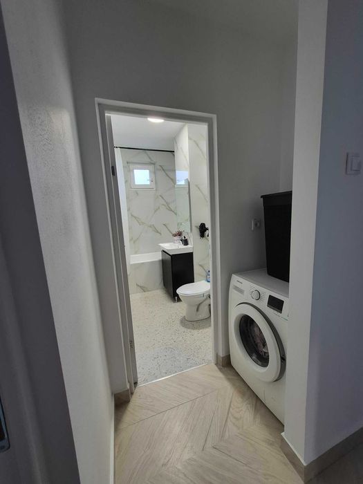 Închiriez apartament cu 2 camere