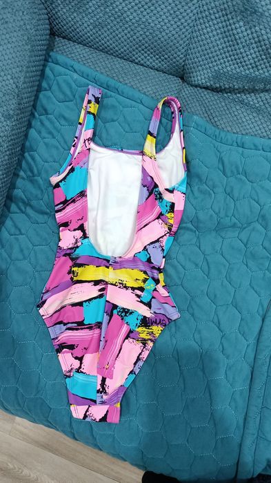 Продам купальник новый для девочки 8-9 лет