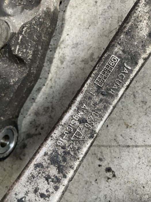 Brat / bascula inferioara Jaguar XF stanga / dreapta