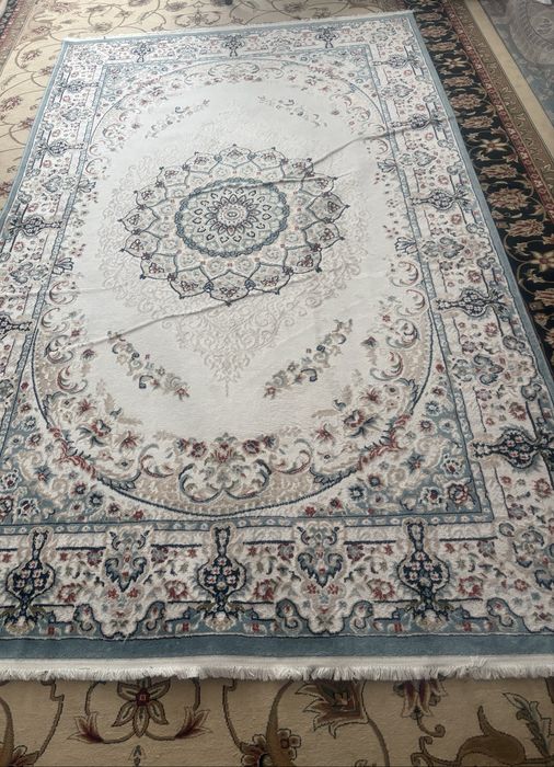 Ковер     2,5х3,5   новый. Торг!!!