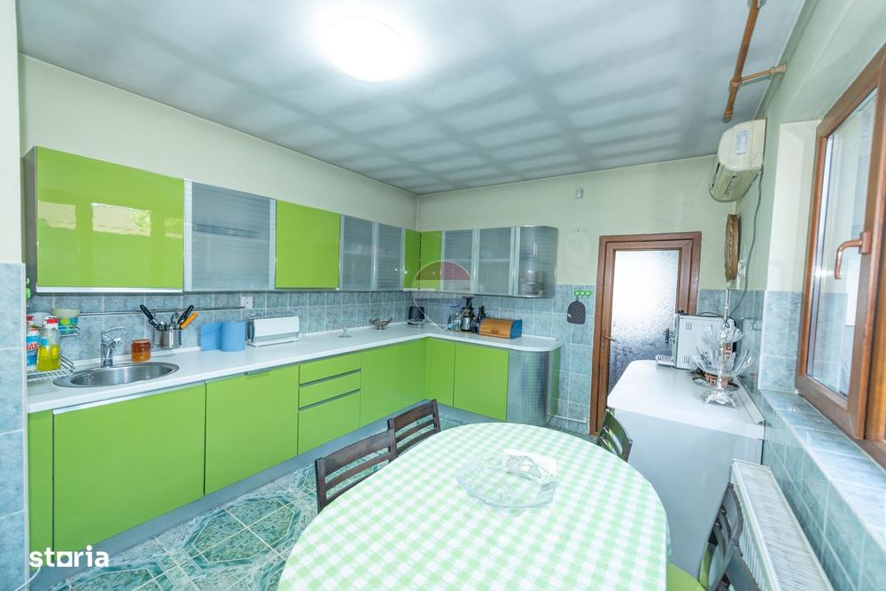 Vila de vanzare 240 mp utili, piscina, teren 1000 mp, central Calarasi