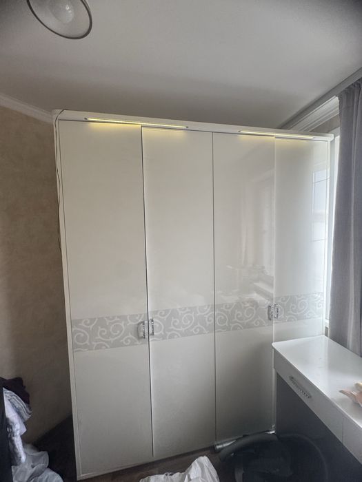 Шкаф с подсветкой