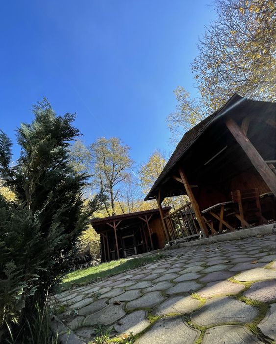 Cabană de închiriat/ Capacitate 12 persoane/ Ieșire privată la râu