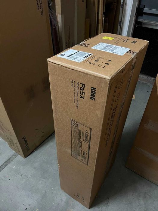 Korg pa 5 и Korg Kronos 3 чисто нови, неразопаковани.