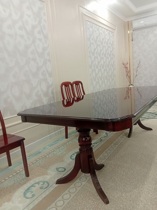 Стол со стульями