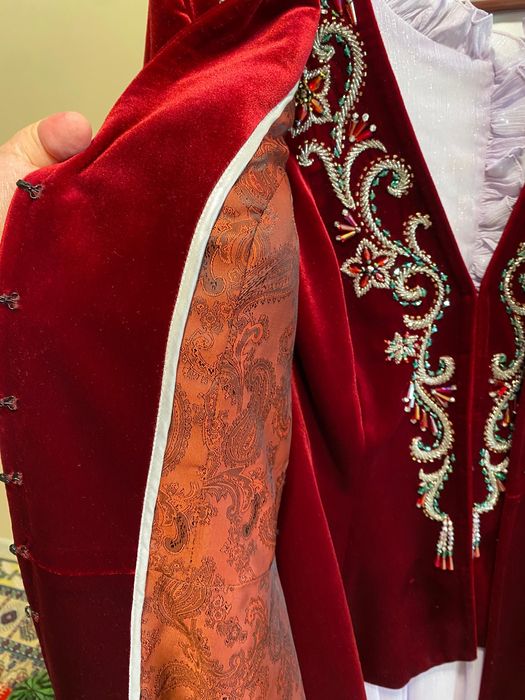 Қазақша комплект бешпент пен кәжекей