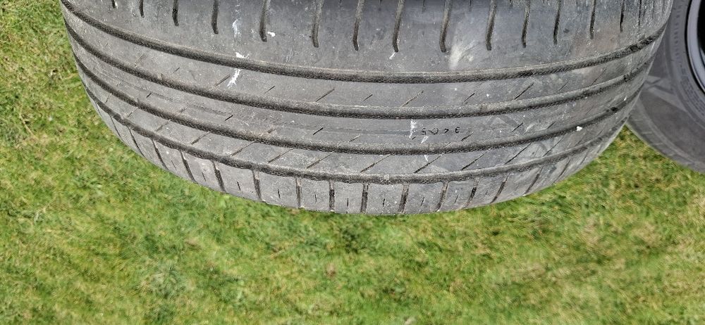 Vând anvelope de vara pe jenti 195 /65 /R15 in stare foarte buna.DOT 2