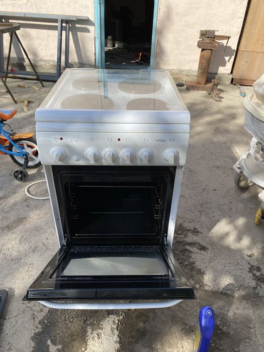 Продам электрическую плиту