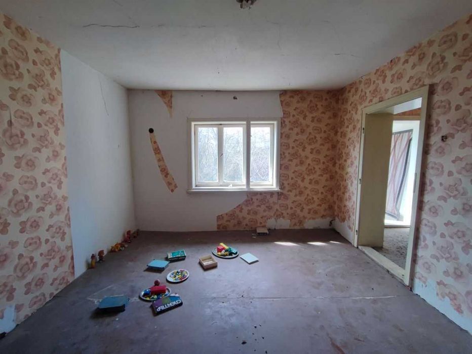 Къща с двор в с. Морава, общ. Свищов