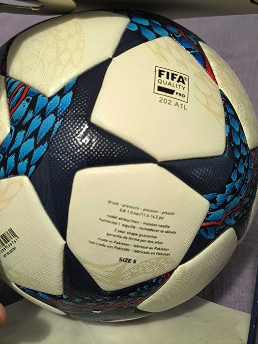 Футболна топка ADIDAS Final Cardiff 2017 OMB колекционерска.