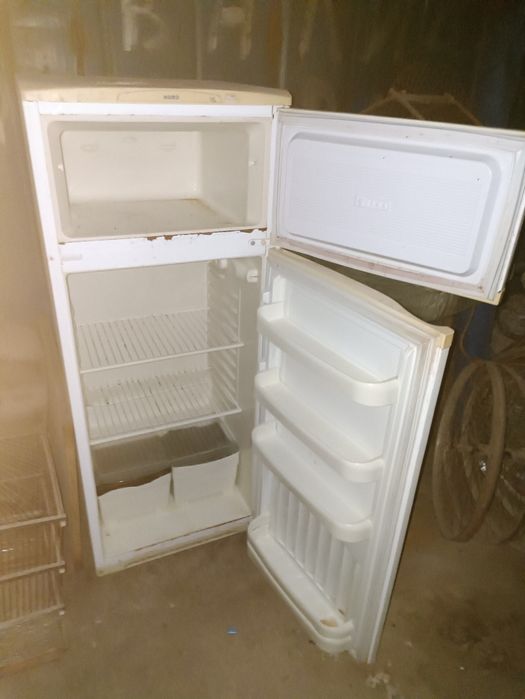 Продаётся холодильник норд двухкамерный двигатель рабочий..