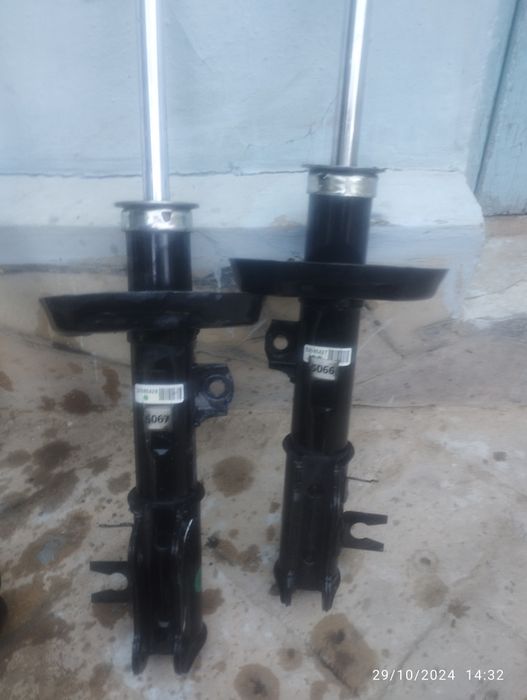 Cobalt amarizator sotiladi. GM zavodniki koʻp yurmagan.