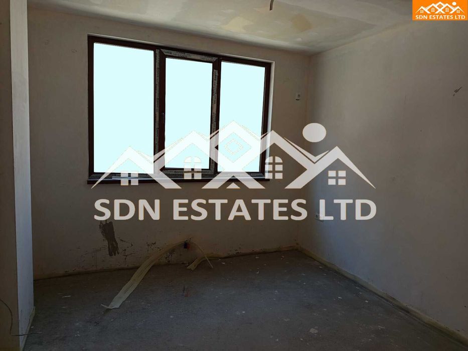 Продава се Тристаен апартамент в Казанлък - 100 кв.м за 1173 €/кв.м - Снимка #2