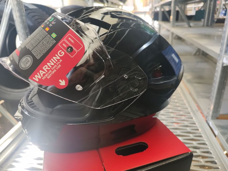 Cască moto SMK pe alb si negru