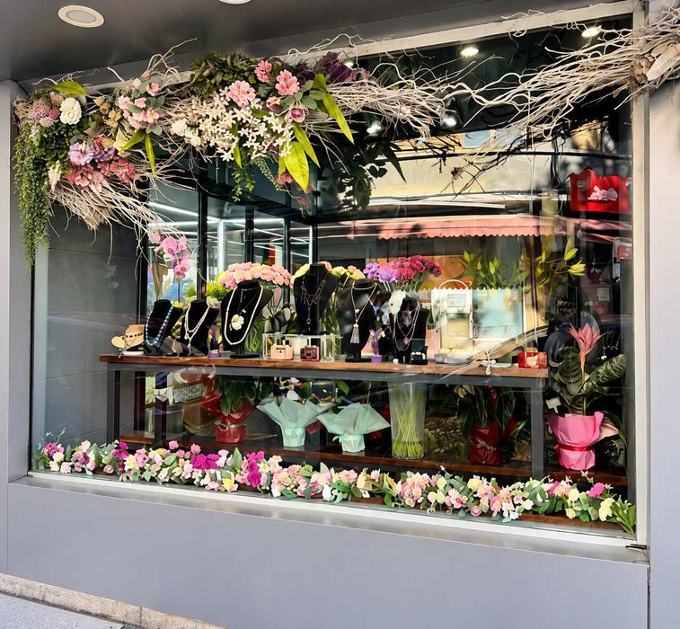 Florarie și magazin de bijuterii de vânzare – Centrul Vechi București