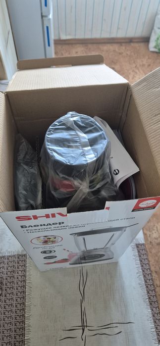 Кухонный измельчитель,  блендер.