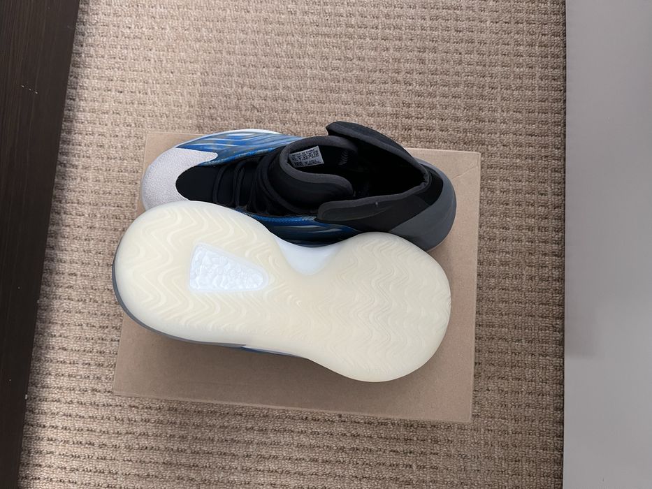 Yeezy маратонки
