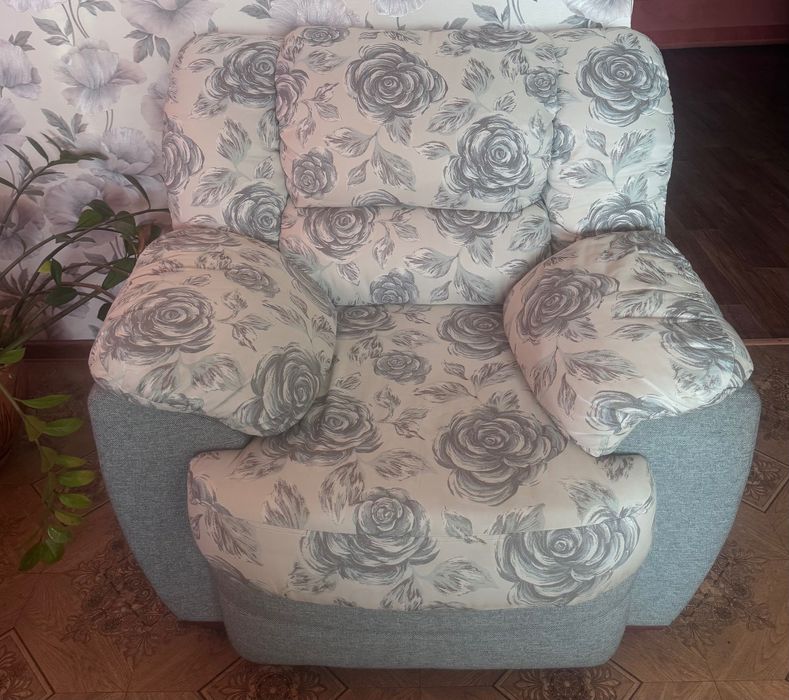 Диван и два кресла Продам!