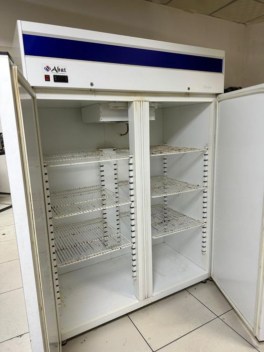 Холодильник для кафе